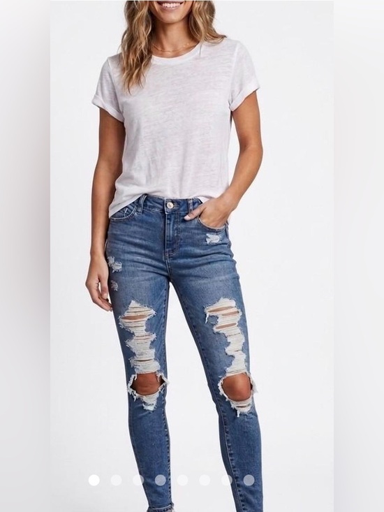 American Eagle Outfitters Denim - American Eagle Outfitters Distressed Super Stretch Skinny Jeans